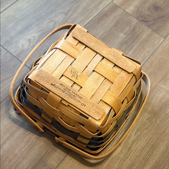 Longaberger 1993 Bayberry Basket with Red Plaid Lining - Picture 9 of 10